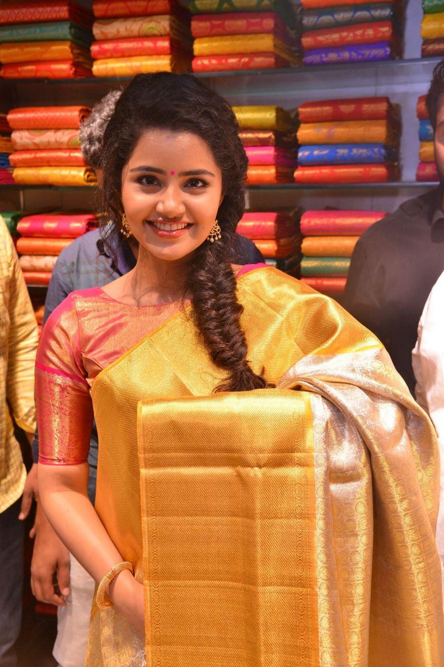 Actress Anupama Parameswaran Latest Saree Photos