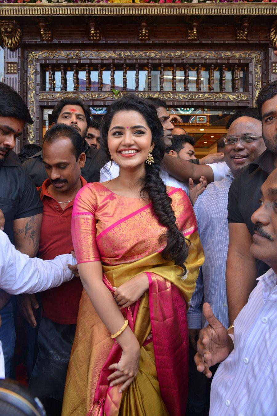 Actress Anupama Parameswaran Latest Saree Photos