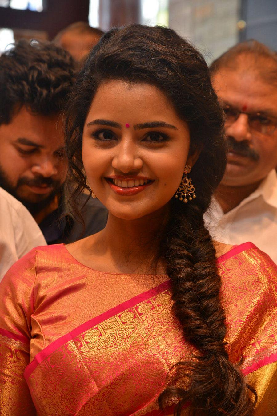 Actress Anupama Parameswaran Latest Saree Photos