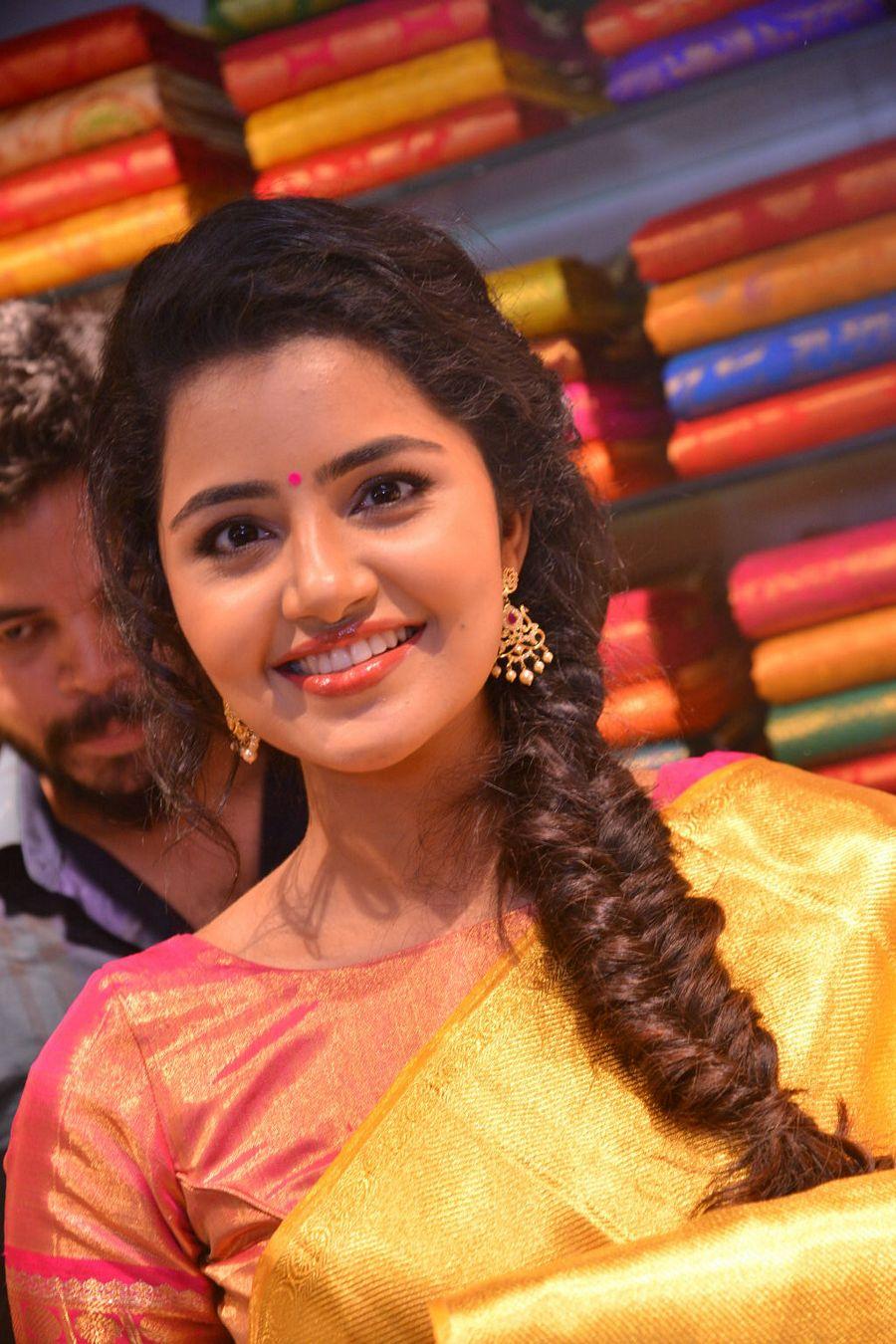 Actress Anupama Parameswaran Latest Saree Photos