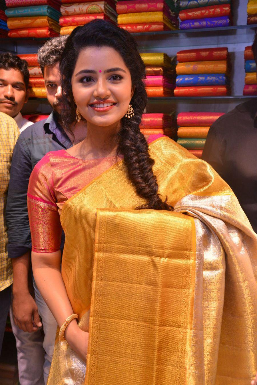 Actress Anupama Parameswaran Latest Saree Photos