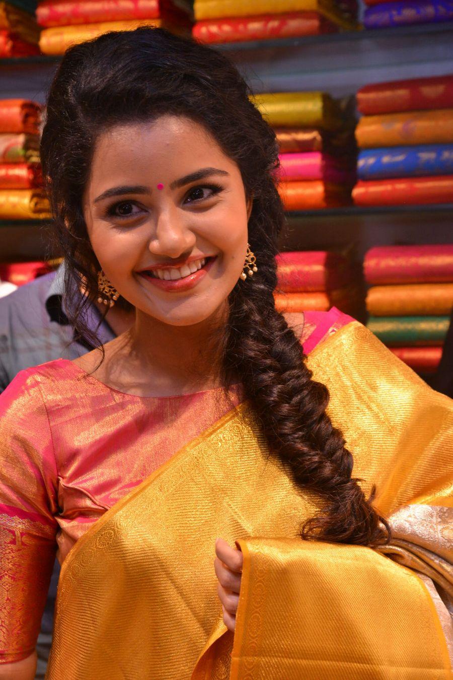 Actress Anupama Parameswaran Latest Saree Photos