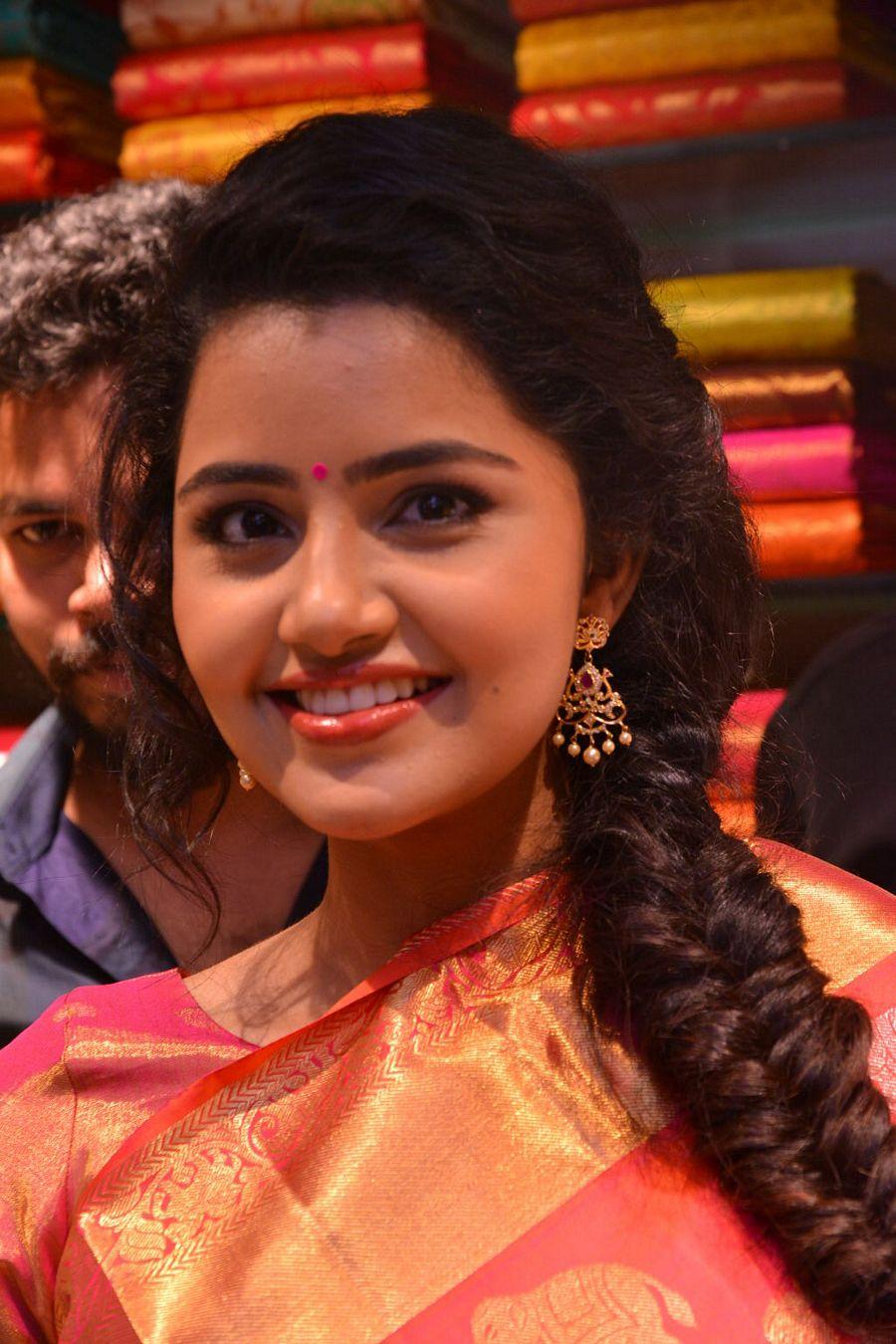 Actress Anupama Parameswaran Latest Saree Photos