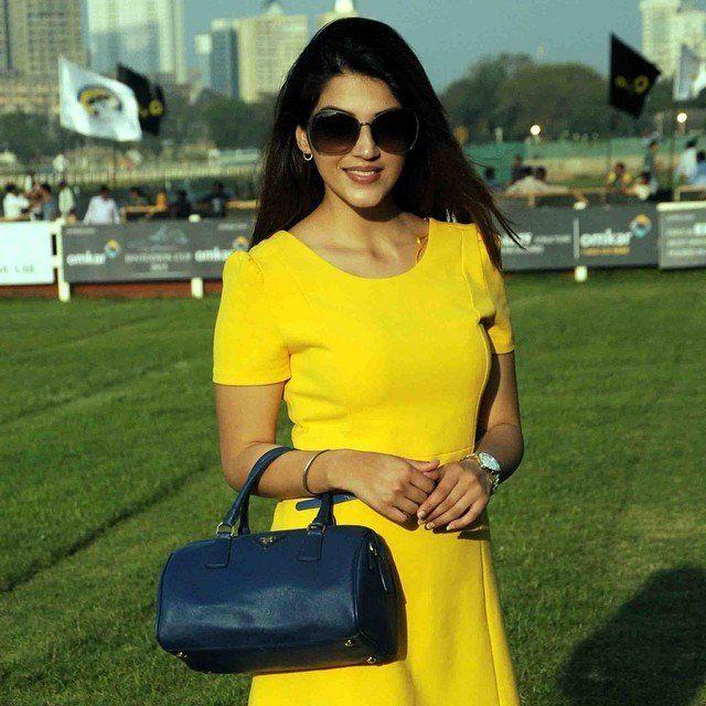 Actress Mehreen Pirzada Rare & Unseen Photos