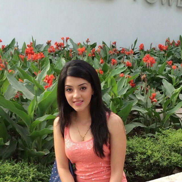 Actress Mehreen Pirzada Rare & Unseen Photos