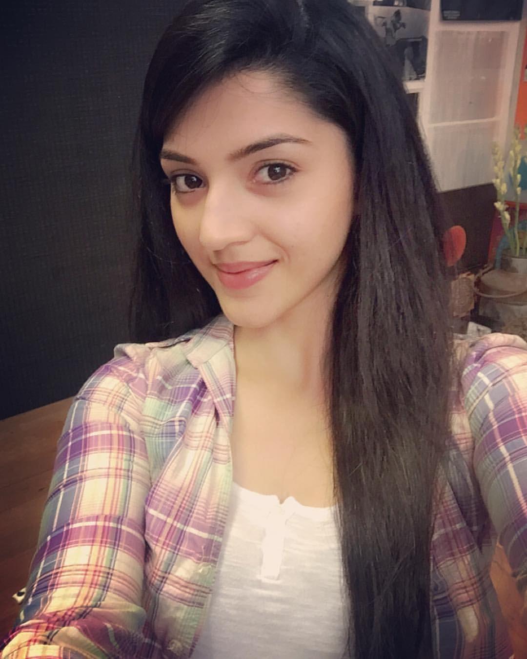 Actress Mehreen Pirzada Rare & Unseen Photos