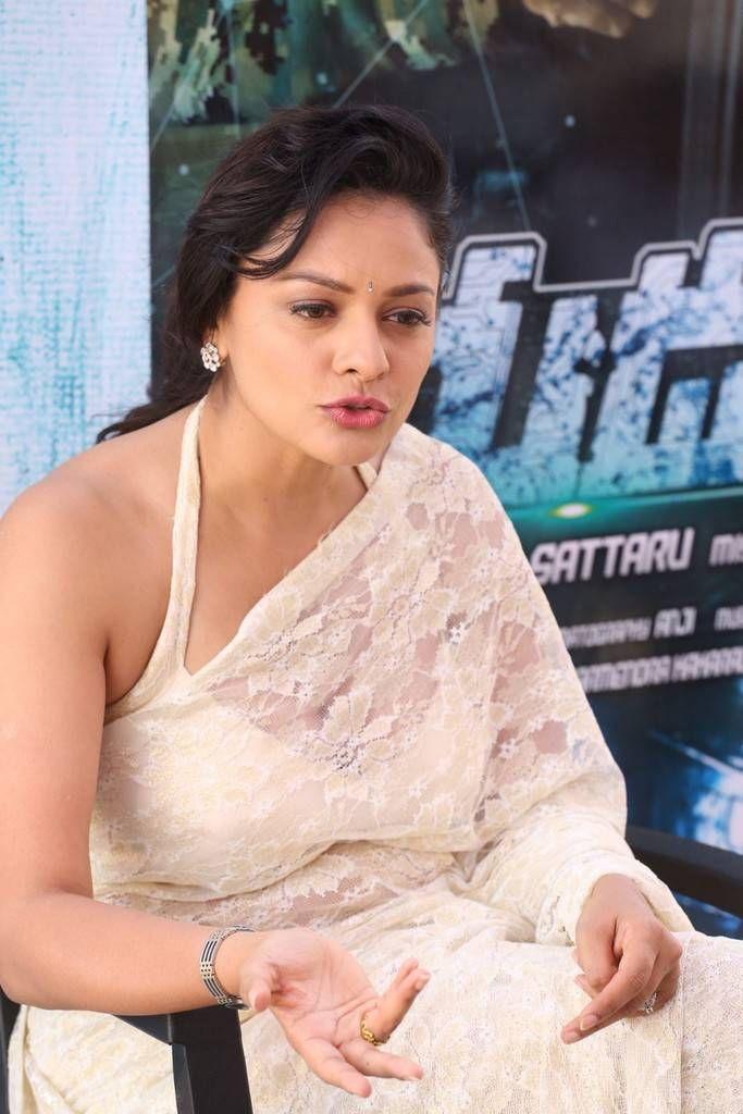 Actress Pooja Kumar Latest White Saree Stills