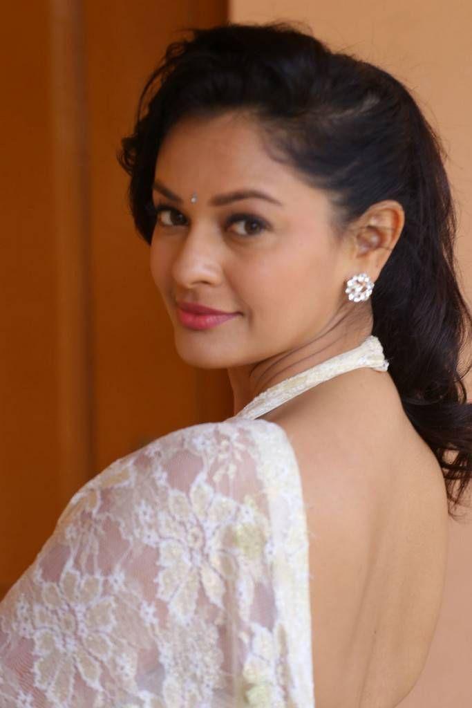 Actress Pooja Kumar Latest White Saree Stills