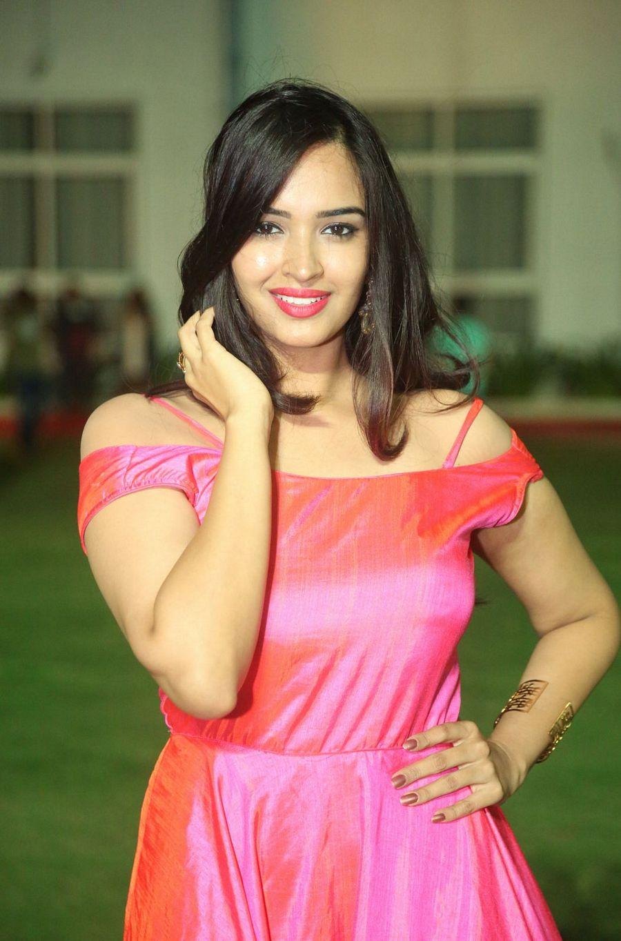 Actress Pooja Latest Photo Stills