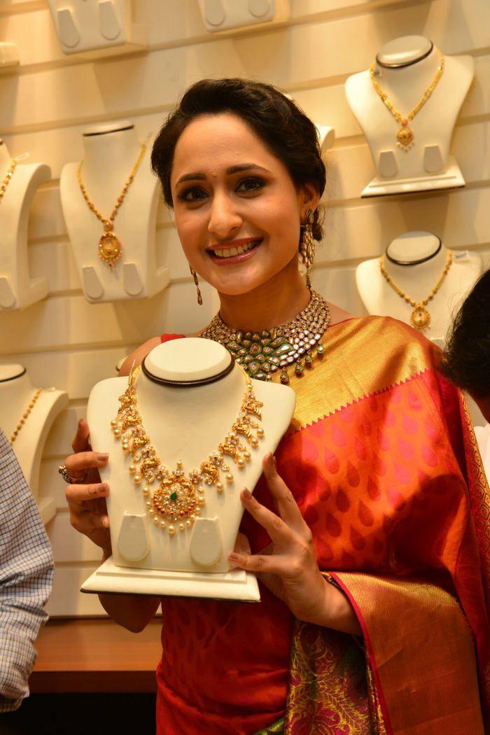 Actress Pragya Jaiswal Latest Saree Photo Stills