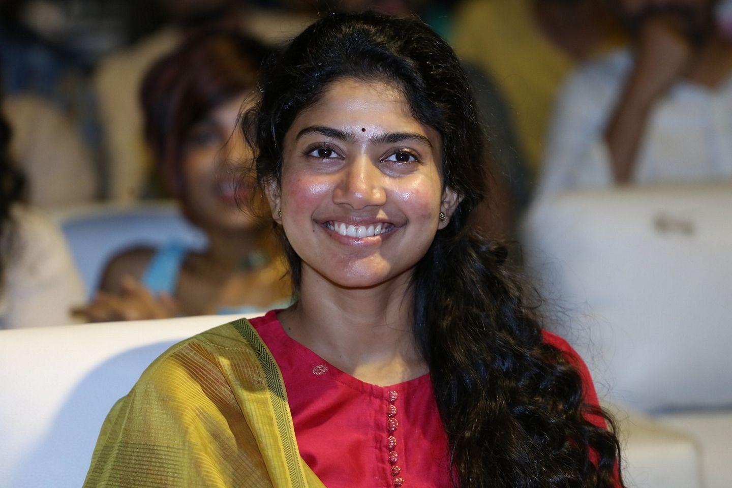 Actress Sai Pallavi Stills At Fidaa Sambaralu