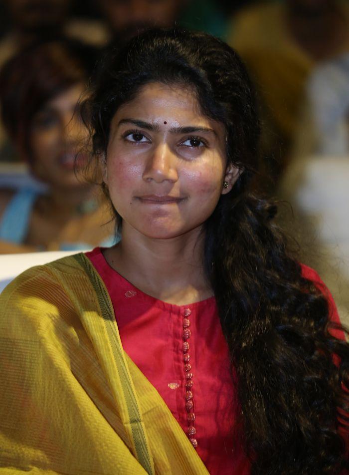 Actress Sai Pallavi Stills At Fidaa Sambaralu