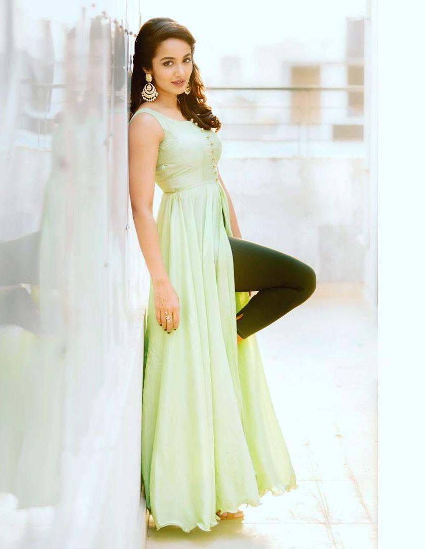 Actress Tejaswi Madivada New Photoshoot Stills