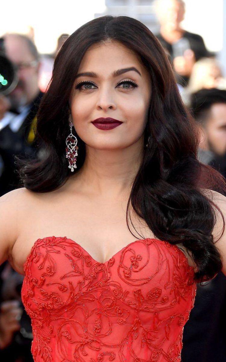 The beauty in black: Aishwarya Rai Bachchan's second day at Cannes |  Filmfare.com
