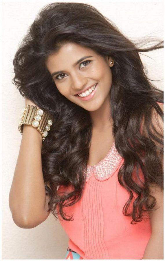 Aishwarya Rajesh Latest Glamorous Images