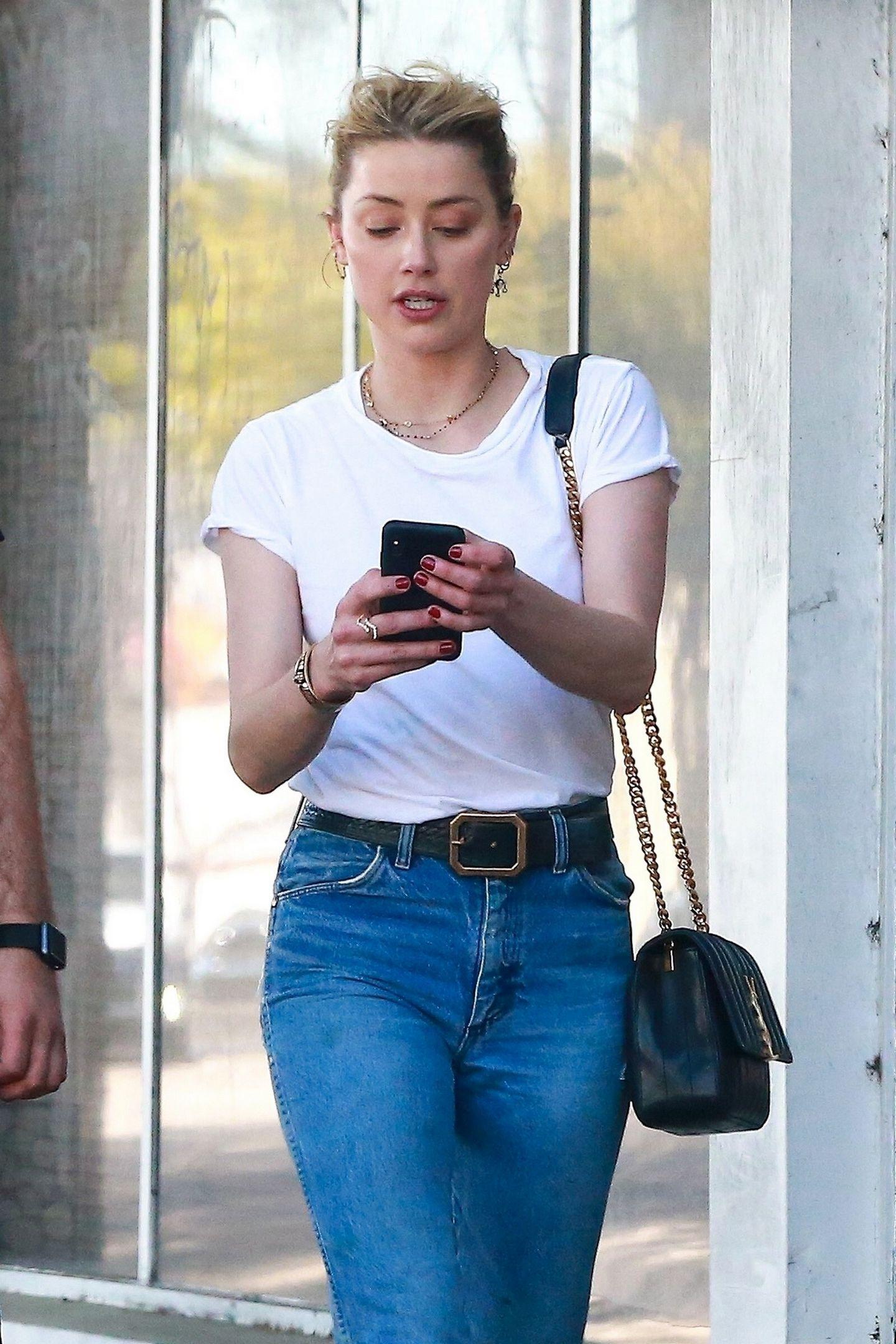  Amber Heard spotted in Los Angeles