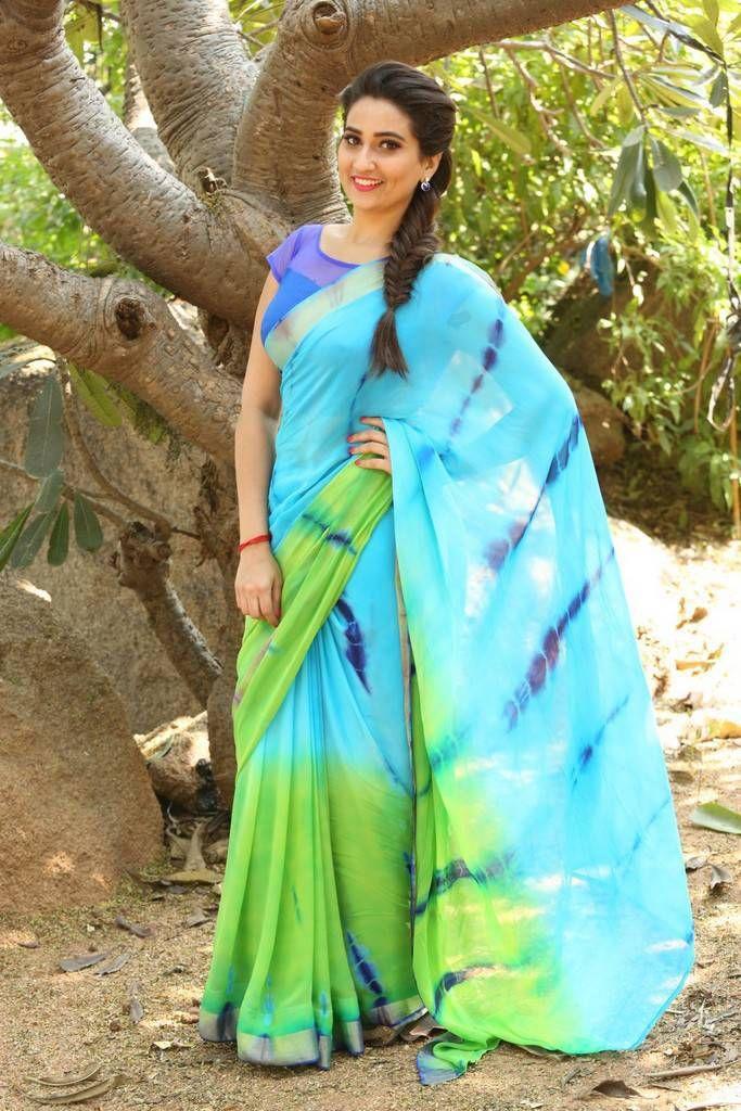 Anchor Manjusha Latest Saree 2017 Photo Stills