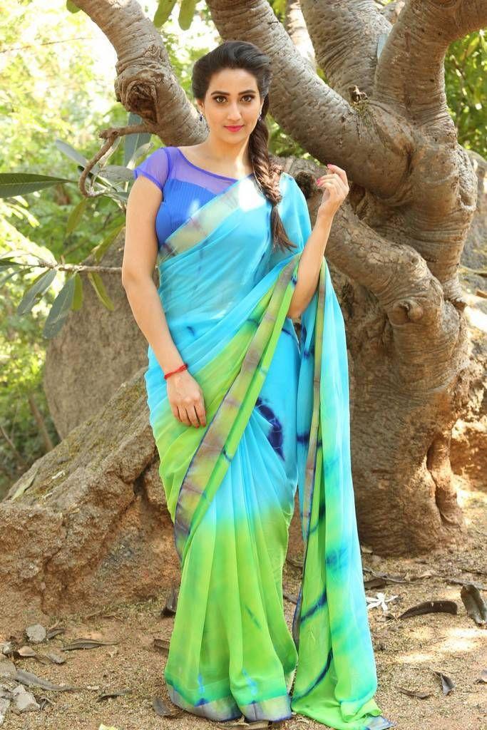 Anchor Manjusha Latest Saree 2017 Photo Stills