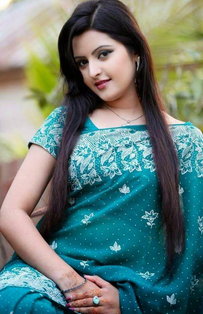 Bangladeshi Actress Pori Moni Beauty And Lipsticks Unseen Pics