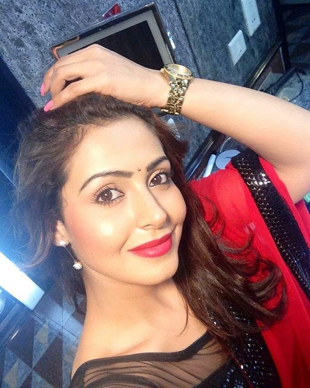 Bigg Boss fame Nandini Rai Latest Unseen Photo Stills