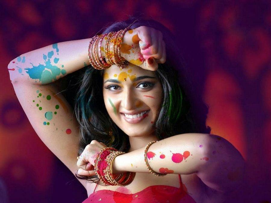 Catchy Anushka Shetty HOT & SEXY Wallpapers