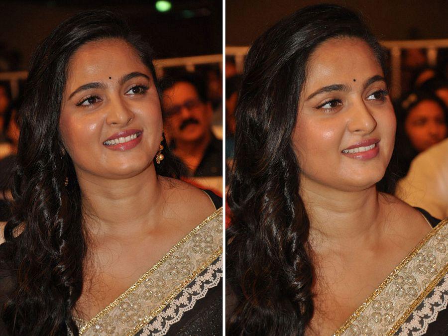 Catchy Anushka Shetty HOT & SEXY Wallpapers