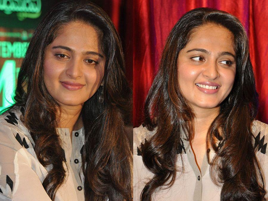 Catchy Anushka Shetty HOT & SEXY Wallpapers