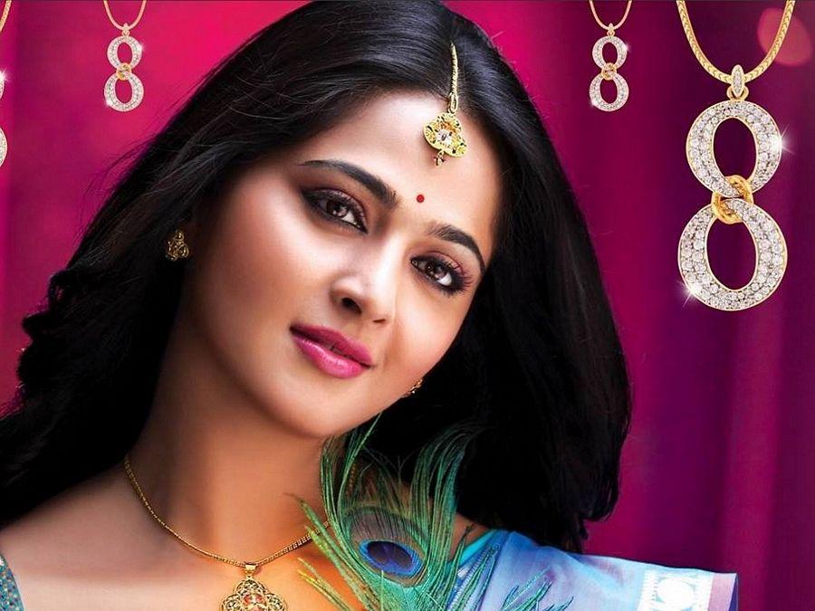 Catchy Anushka Shetty HOT & SEXY Wallpapers