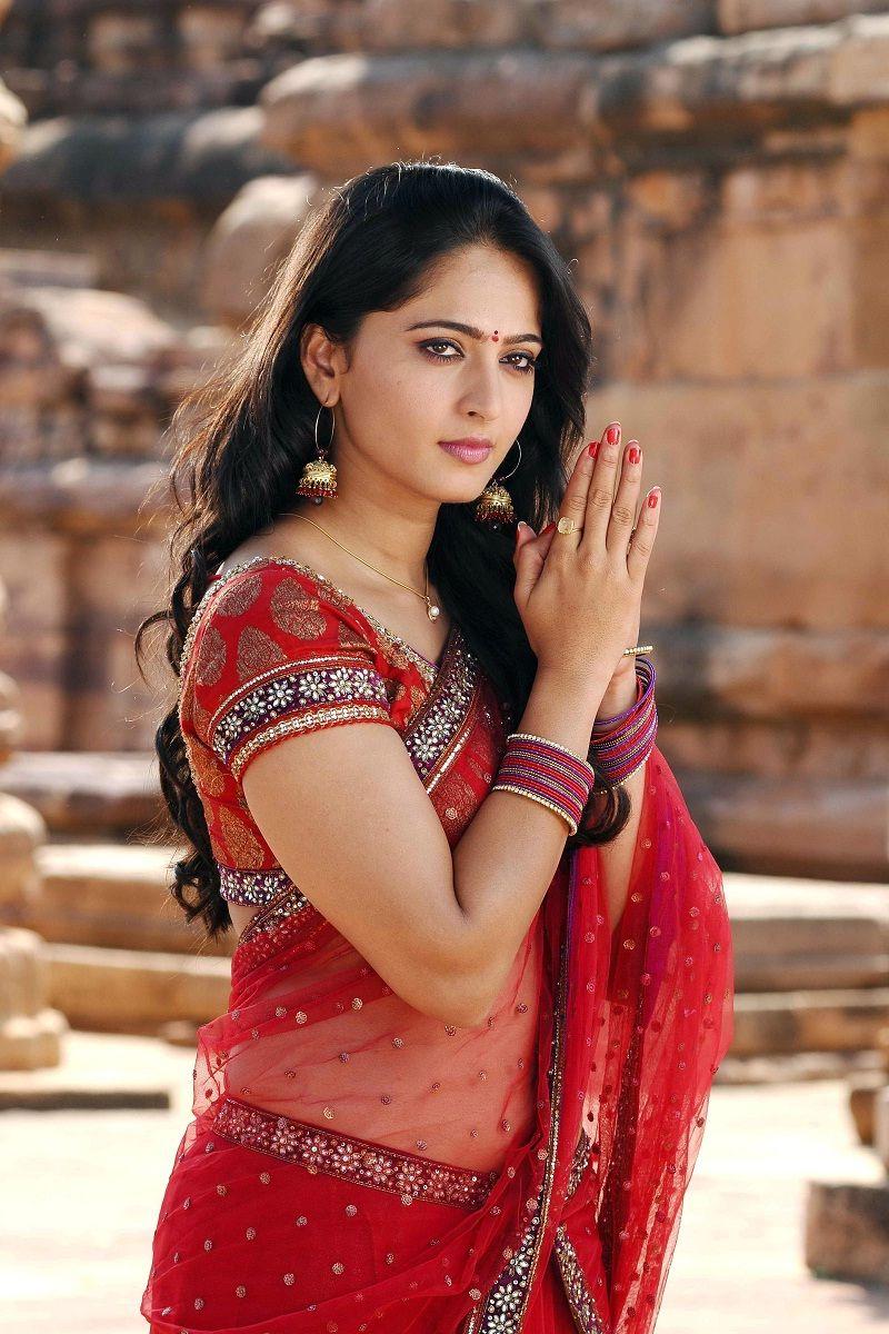 Catchy Anushka Shetty HOT & SEXY Wallpapers