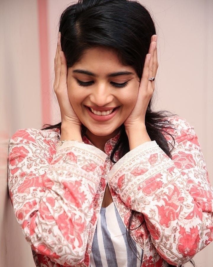 720px x 900px - Cute Expressions of Megha Akash