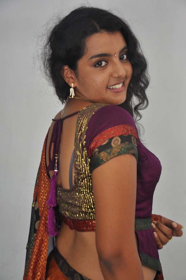 Divya Nagesh in Saree Photos