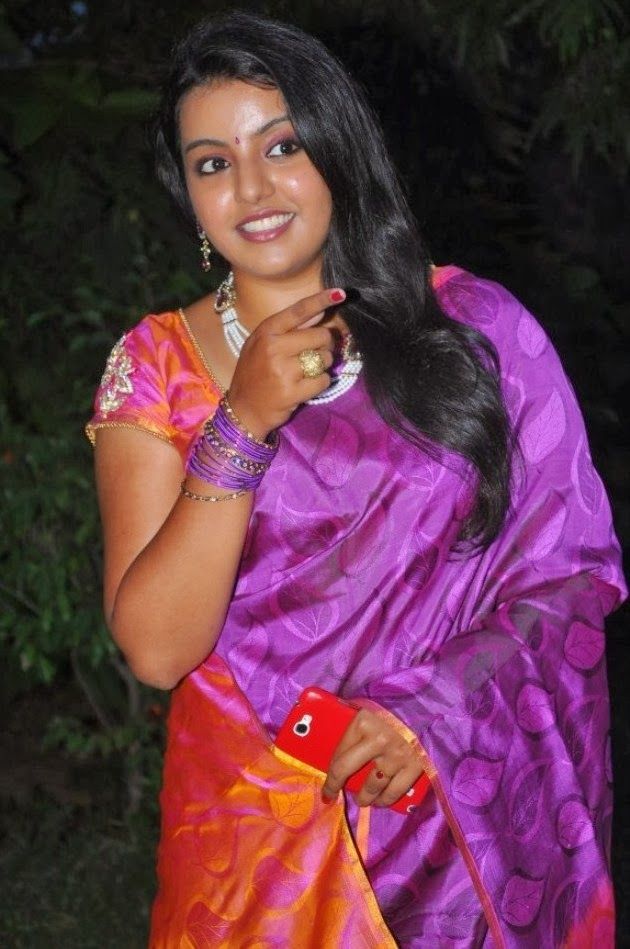 Divya Nagesh in Saree Photos