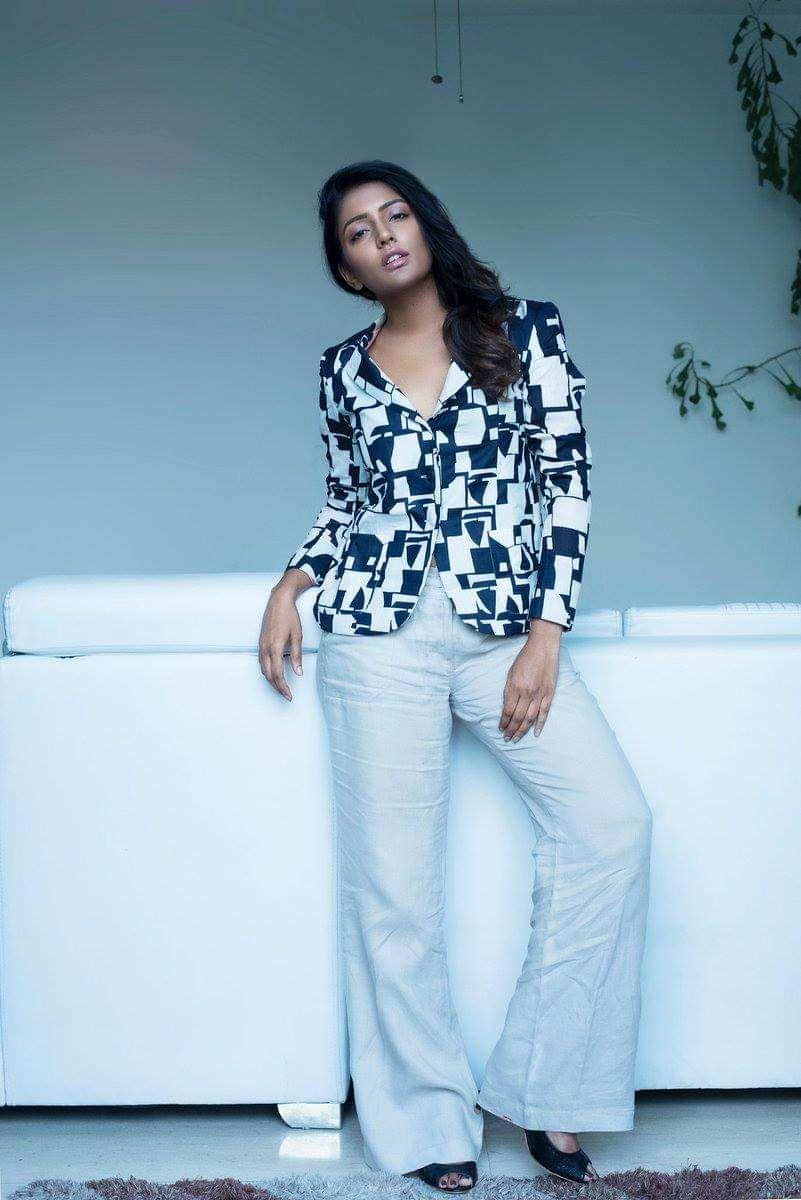 Eesha Rebba Recent Glamorous Stills