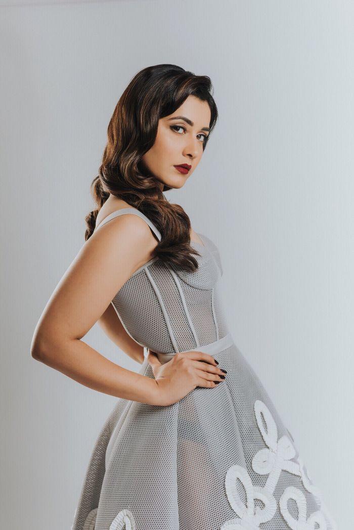 Elegantly gorgeous Actress Rashi Khanna Hot Photos