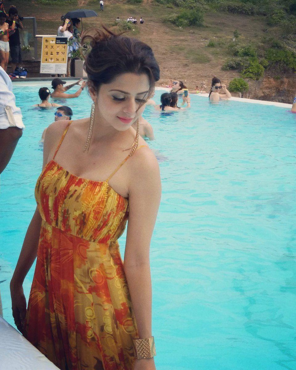 Birthday Special: Glam Hot Photoshoot Stills of Tamil Actress Vedhika