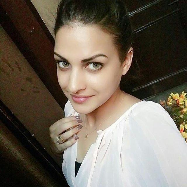 Himanshi Khurana Hot & SPicy Unseen Photos