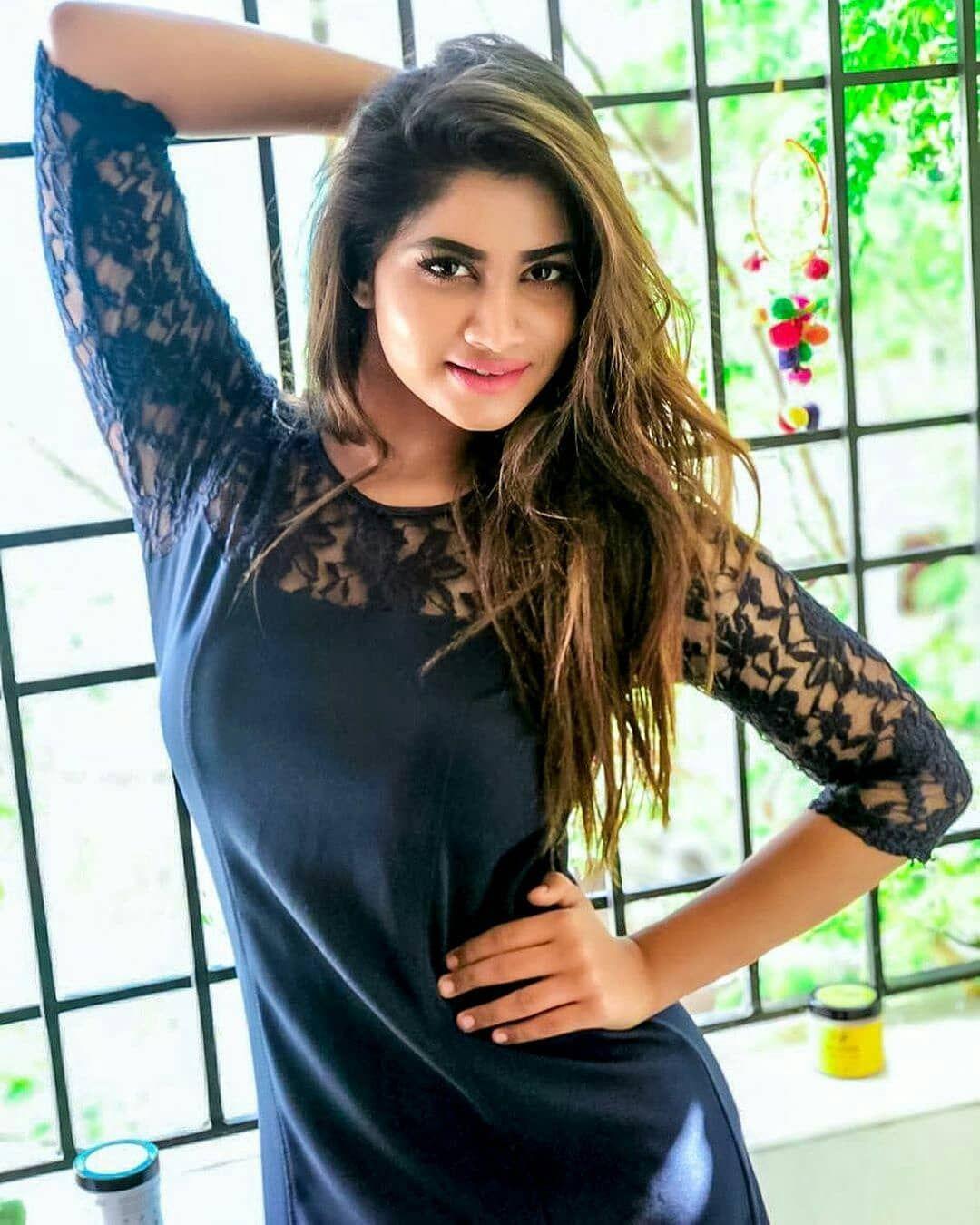 Latest clicks of Tamil Model cum Actress Shivani Narayanan