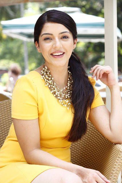 Mehreen Pirzada Beautiful HD Facebook Images