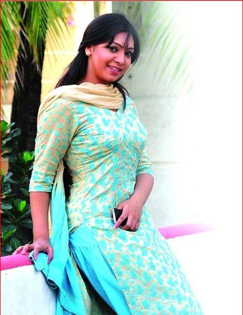 473px x 613px - Model & Actress Sadia Jahan Prova Photos