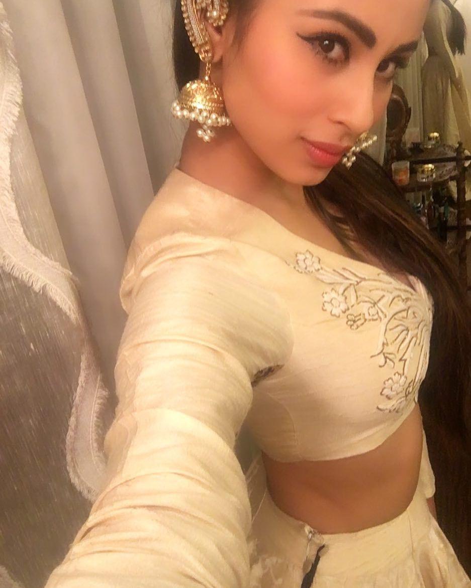 Mouni Roy Photos: 30 Unseen Hot & Beautiful Photos of Mouni Roy