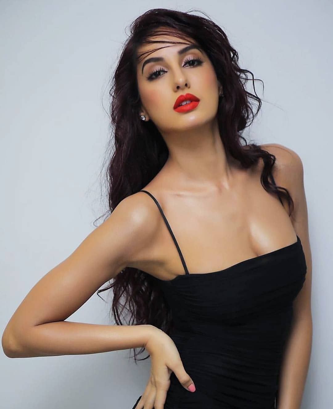 Noora Fatehi Hot in Black