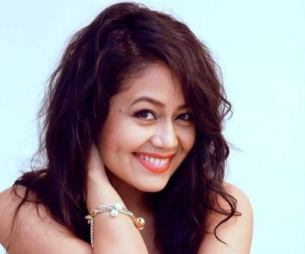 Pretty Cute Smiling Pics & Images Of Neha Kakkar