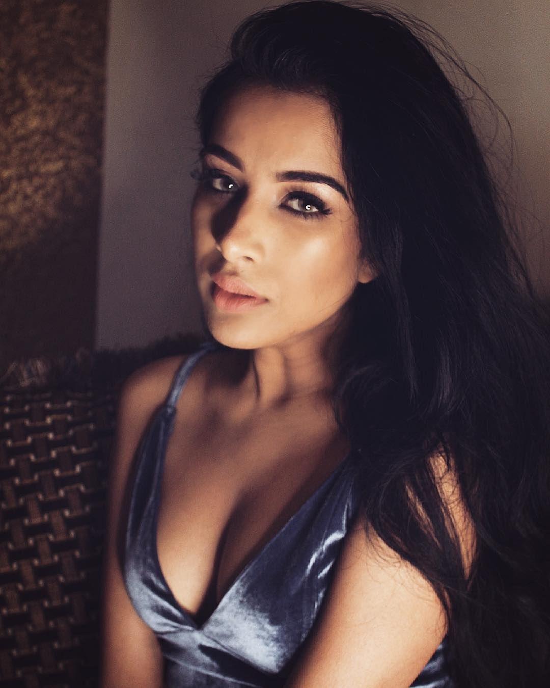 Punjabi Model Hot Sara Gurpal Latest Unseen Photo Stills