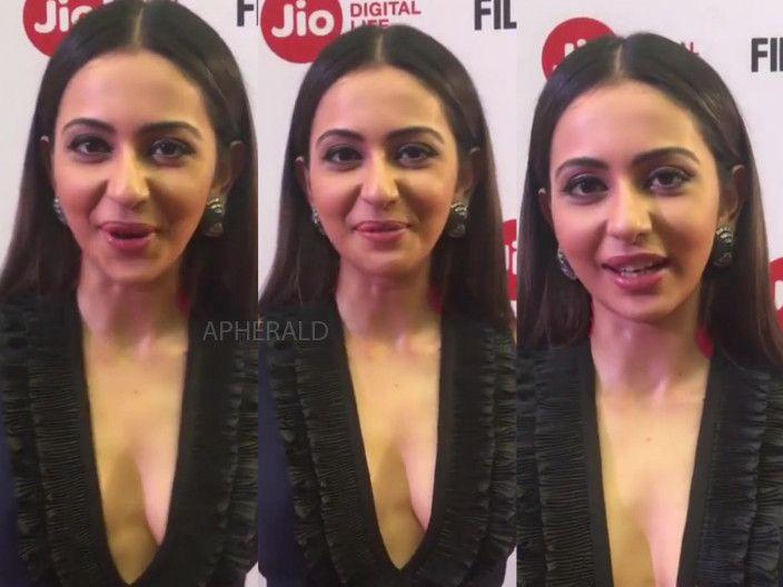 Rakul Preet Singh Hot Stills At Jio Filmfare Awards South 2018