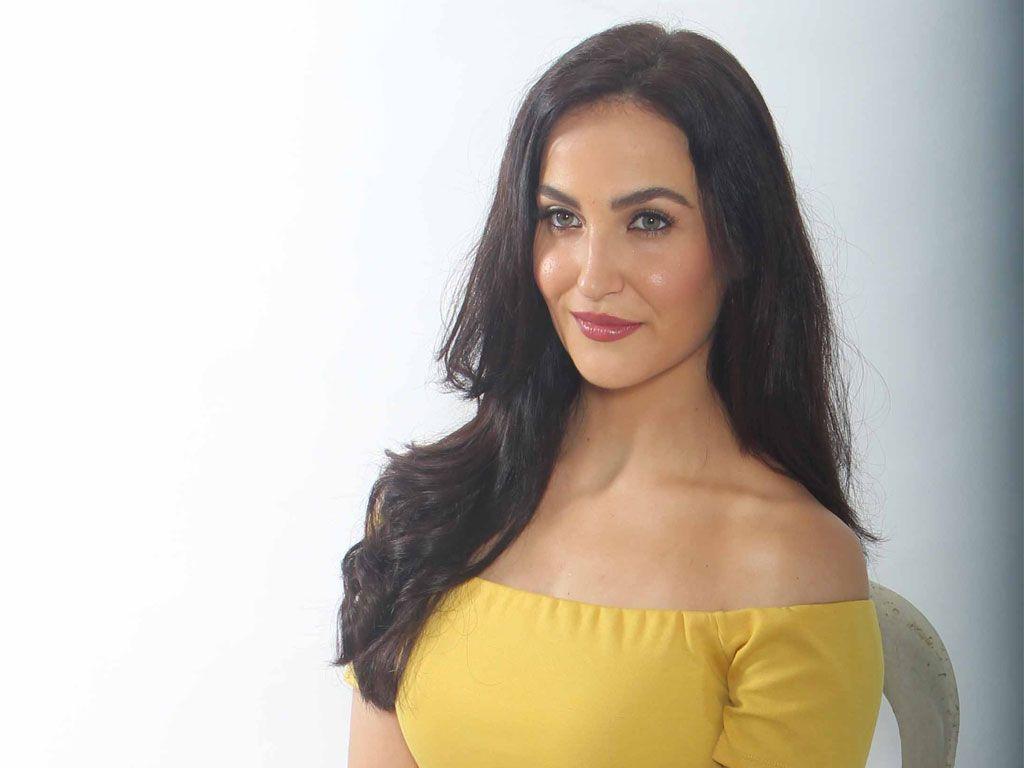 See Rare & Unseen Stunning Photos of Elli Avram too HOT!