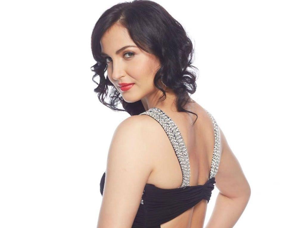 See Rare & Unseen Stunning Photos of Elli Avram too HOT!