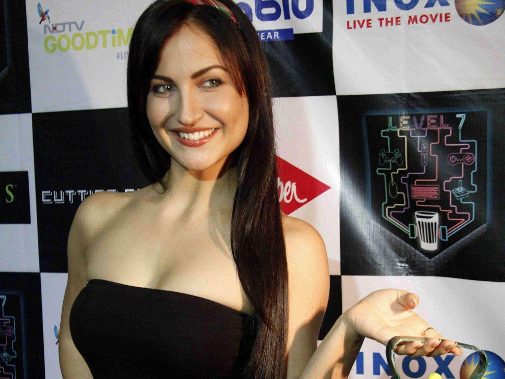 See Rare & Unseen Stunning Photos of Elli Avram too HOT!