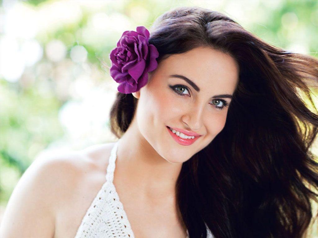 See Rare & Unseen Stunning Photos of Elli Avram too HOT!