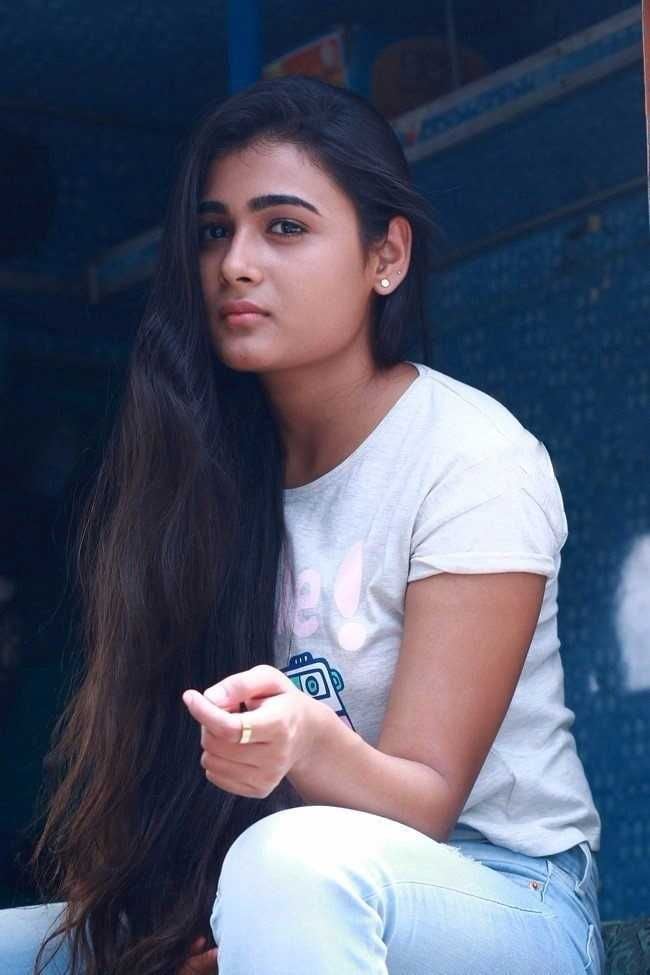 Shalini Pandey Latest Images