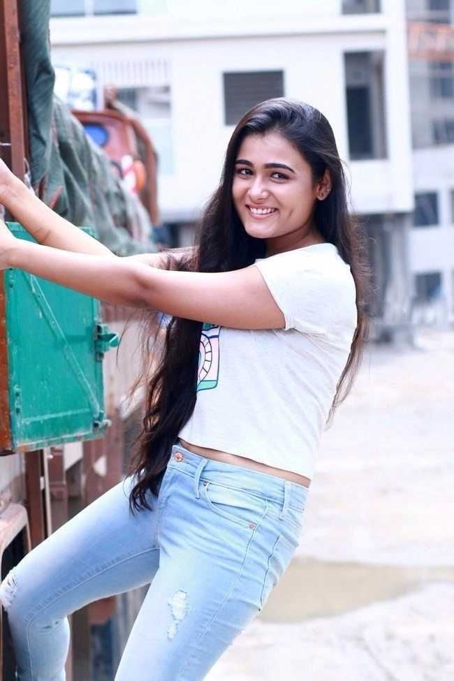 Shalini Pandey Latest Images